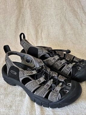 KEEN Whisper Black & Gray US 7.5 Sandals